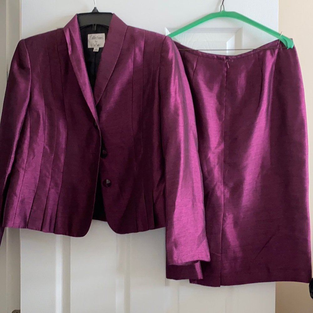 2 piece Le Suit purple skirt set